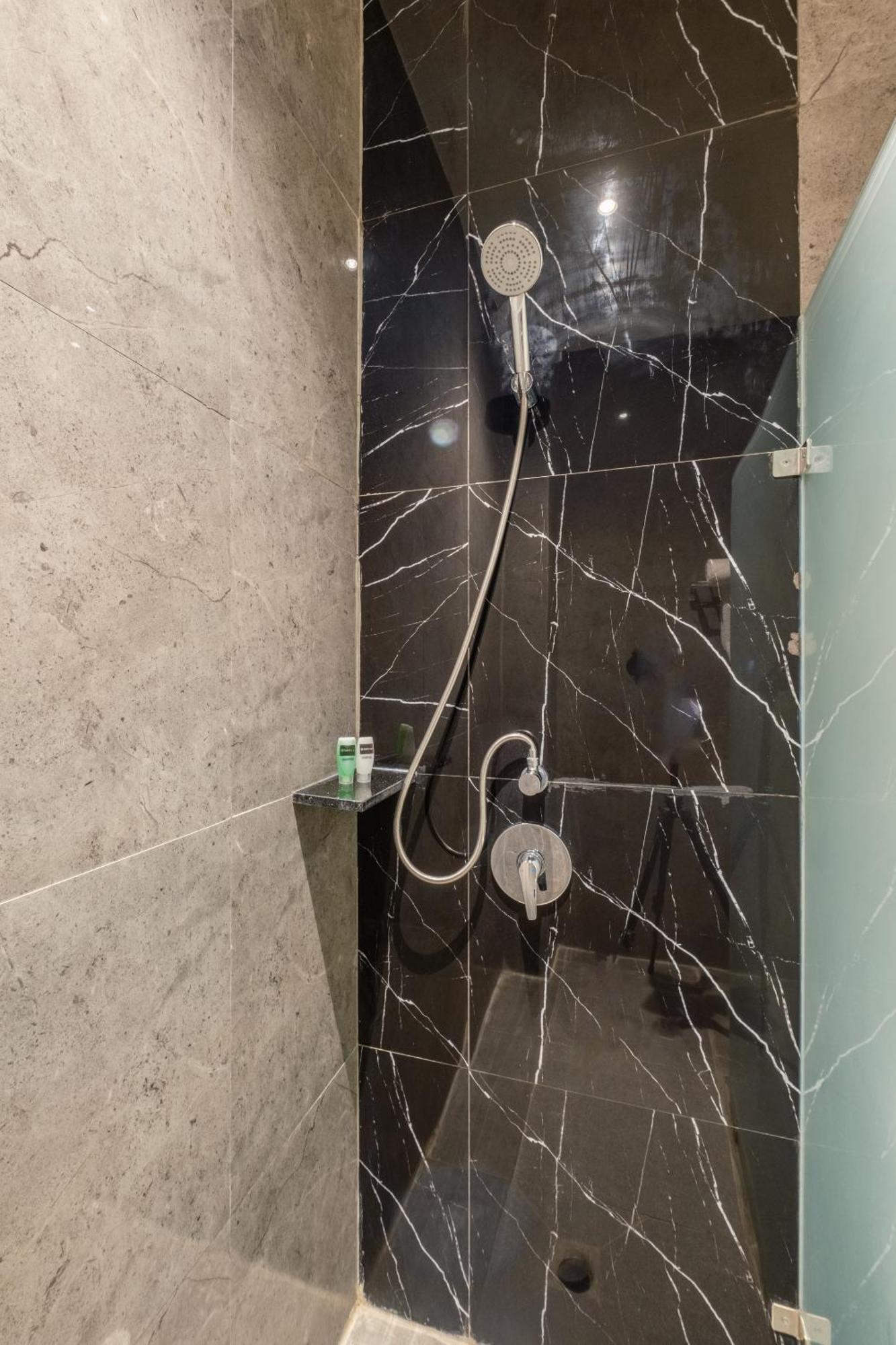 Dejavu 2.0 Hotel Bajo Komodo Labuan Bajo Bagian luar foto