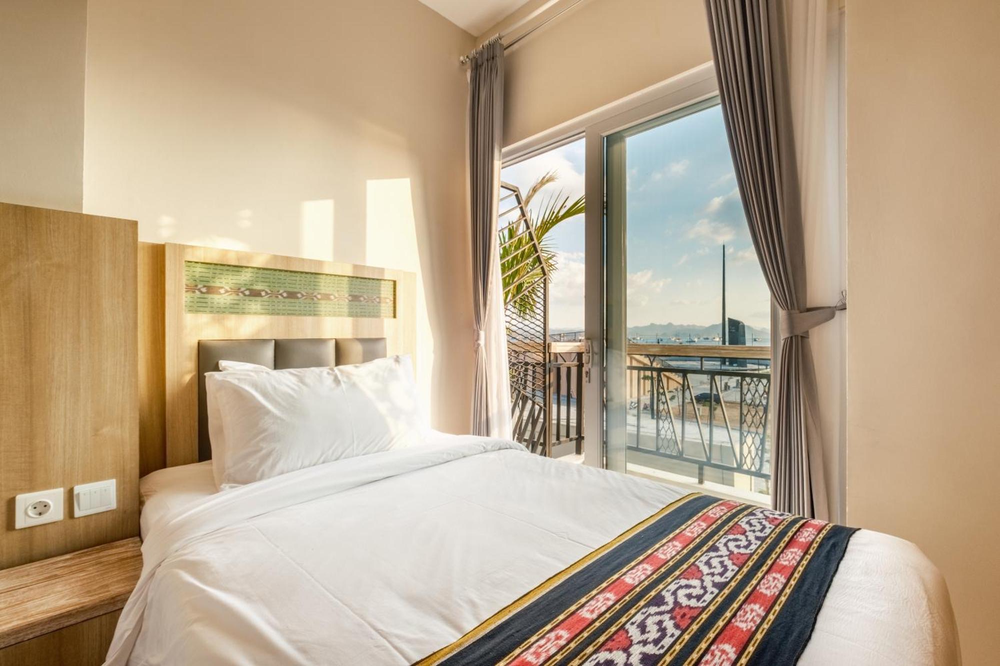 Dejavu 2.0 Hotel Bajo Komodo Labuan Bajo Bagian luar foto